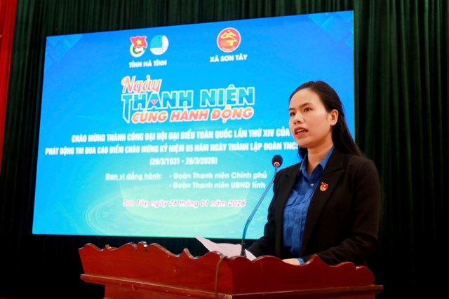 B&agrave; Nguyễn Ny Hương- B&iacute; thư Tỉnh đo&agrave;n H&agrave; Tĩnh ph&aacute;t biểu tại chương tr&igrave;nh