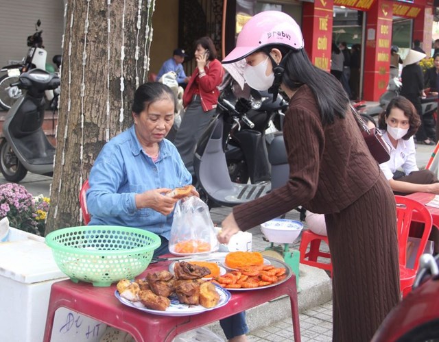 M&acirc;m tam s&ecirc;n để c&uacute;ng Thần T&agrave;i cũng h&uacute;t kh&aacute;ch