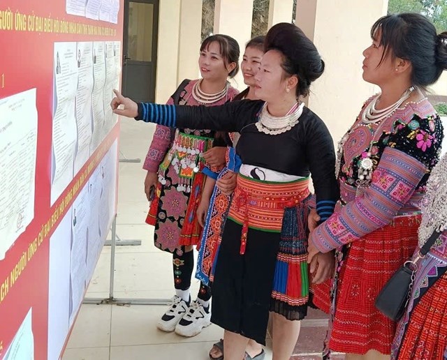 C&aacute;c t&agrave;i liệu bầu cử được ni&ecirc;m yết c&ocirc;ng khai