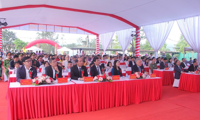 C&aacute;c đại biểu tham gia lễ khởi c&ocirc;ng&nbsp;tại Trường Phổ th&ocirc;ng nội tr&uacute; li&ecirc;n cấp TH&amp;THCS Hương Xu&acirc;n