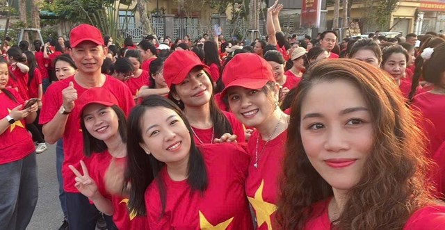 C&aacute;c vận động vi&ecirc;n rất h&agrave;o hứng ghi lại những khoảnh khắc trước khi tham gia&nbsp;