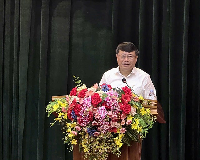 Ph&oacute; Chủ tịch Thường trực HĐND tỉnh Dương Tất Thắng ph&aacute;t biểu tại họp b&aacute;o