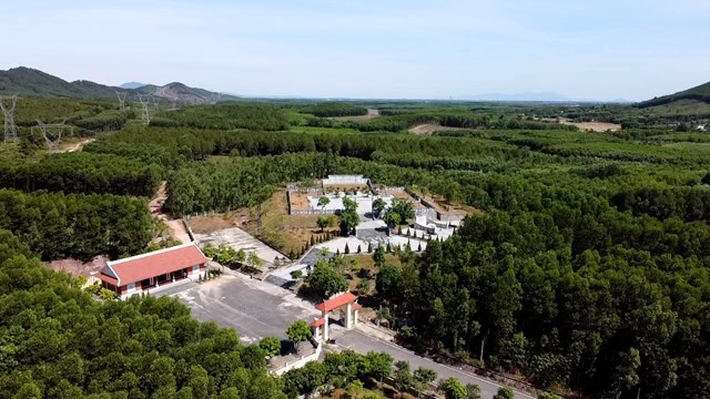 Khu&ocirc;n vi&ecirc;n khu di t&iacute;ch H&agrave; Huy Tập