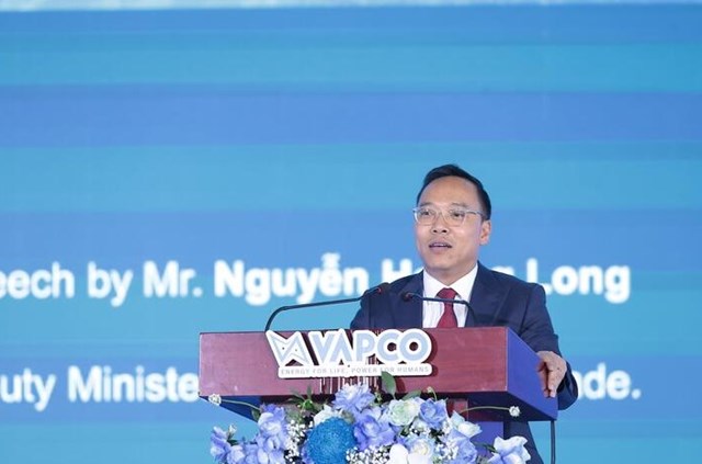 Thứ trưởng Bộ C&ocirc;ng Thương Nguyễn Ho&agrave;ng Long ph&aacute;t biểu tại buổi lễ