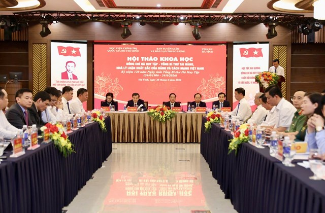 To&agrave;n cảnh buổi hội thảo