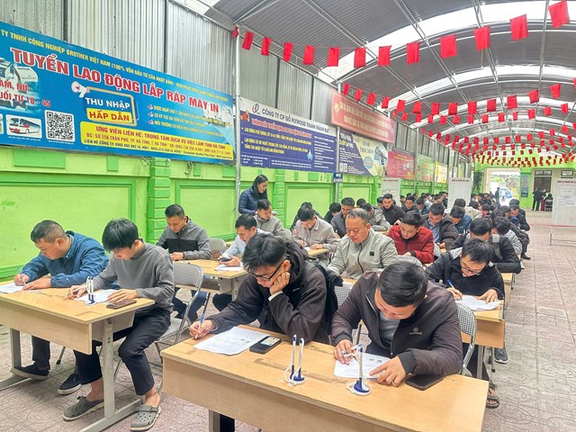 Tất cả người lao động đến Trung t&acirc;m Dịch vụ việc l&agrave;m H&agrave; Tĩnh &iacute;t nhất c&oacute; 80% lao động c&oacute; việc l&agrave;m