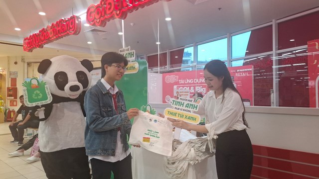 Giảm thải t&uacute;i nhựa d&ugrave;ng một lần thay bằng c&aacute;c sản phẩm th&acirc;n thiện với m&ocirc;i trường