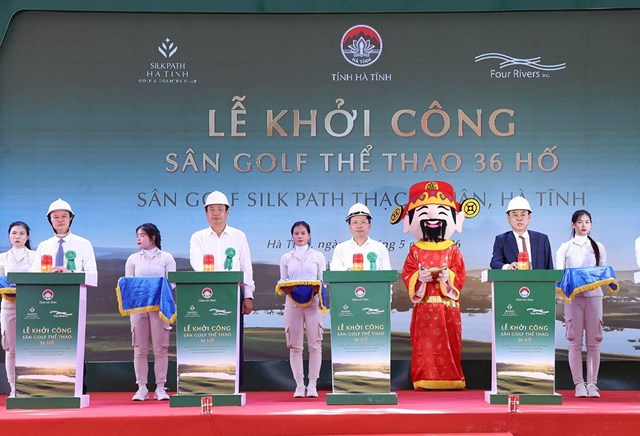 L&atilde;nh đạo tỉnh v&agrave; c&aacute;c đại biểu&nbsp;bấm n&uacute;t động thổ khởi c&ocirc;ng dự &aacute;n
