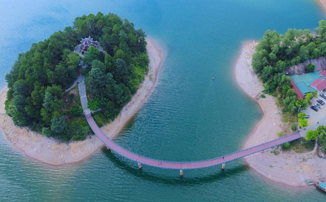 Hồ Kẻ Gỗ l&agrave; một điểm tham quan l&yacute; tưởng đang được đầu tư khai th&aacute;c