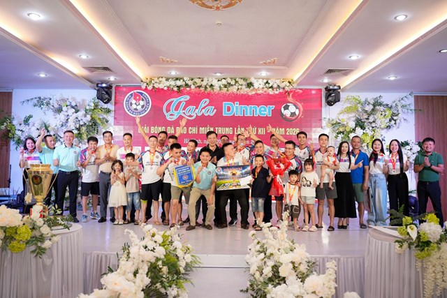 Lần đầu ti&ecirc;n FC B&aacute;o ch&iacute; H&agrave; Tĩnh d&agrave;nh đươc giải nh&igrave;