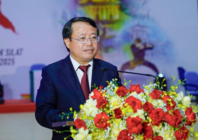 &Ocirc;ng Dương Tất Thắng &ndash; Ủy vi&ecirc;n Ban Thường vụ Tỉnh ủy, Ph&oacute; Chủ tịch UBND tỉnh H&agrave; Tĩnh, Trưởng Ban Tổ chức giải ph&aacute;t biểu tại buổi khai mạc