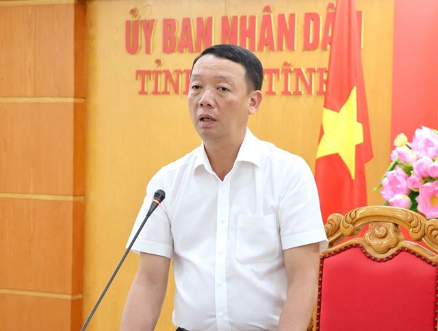 Chủ tịch tỉnh H&agrave; Tĩnh ph&aacute;t biểu tại buổi l&agrave;m việc