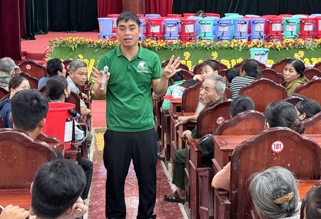 Đơn vị t&agrave;i trợ trực tiếp hướng dẫn c&aacute;ch sử dụng m&aacute;y lọc nước cho b&agrave; con