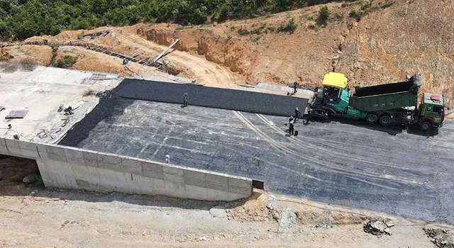 C&aacute;c nh&agrave; thầu đ&atilde; huy động tổng cộng 40 mũi thi c&ocirc;ng, với 409 m&aacute;y m&oacute;c thiết bị v&agrave; 949 nh&acirc;n c&ocirc;ng l&agrave;m việc li&ecirc;n tục để bảo đảm tiến độ.