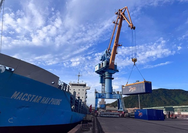 C&ocirc;ng nghiệp, cảng biển v&agrave; dịch vụ logistics động lực ph&aacute;t triển KKT Vũng &Aacute;ng