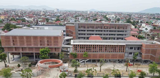 C&ocirc;ng tr&igrave;nh Trường Phan Đ&igrave;nh Ph&ugrave;ng đăng k&yacute; kh&aacute;nh th&agrave;nh dịp ch&agrave;o mừng kỷ niệm 80 năm Quốc kh&aacute;nh 2/9