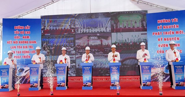 Nhấn n&uacute;t khởi c&ocirc;ng Dự &aacute;n Khu t&aacute;i định cư Li&ecirc;n Vinh tại phường H&agrave; Huy Tập