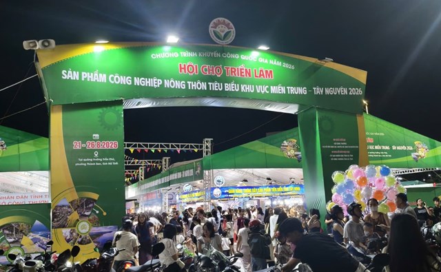 Hội chợ triển l&atilde;m sản phẩm c&ocirc;ng nghiệp n&ocirc;ng th&ocirc;n ti&ecirc;u biểu diễn ra ở H&agrave; Tĩnh
