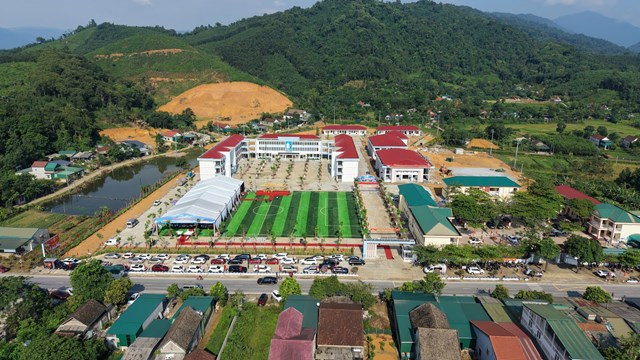 H&igrave;nh ảnh ng&ocirc;i trường mới khang trang v&agrave; hiện đại