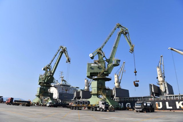 Cảng biển Vũng &Aacute;ng gắn liền với&nbsp;logistics