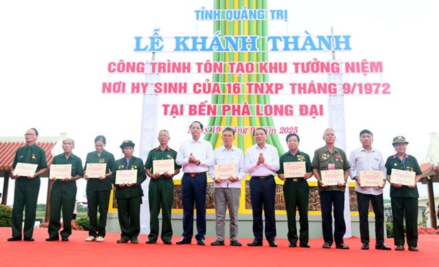 Những phần qu&agrave; &yacute; nghĩa gửi tới th&acirc;n nh&acirc;n của c&aacute;c liệt sỹ đ&atilde; hy sinh
