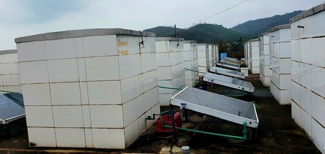 Hệ thống bể chưa nước mắm sử dụng hệ thống năng lượng mặt trời của&nbsp;HTX Thu mua v&agrave; chế biến thủy hải sản Ph&uacute; Khương (x&atilde; Kỳ Xu&acirc;n)