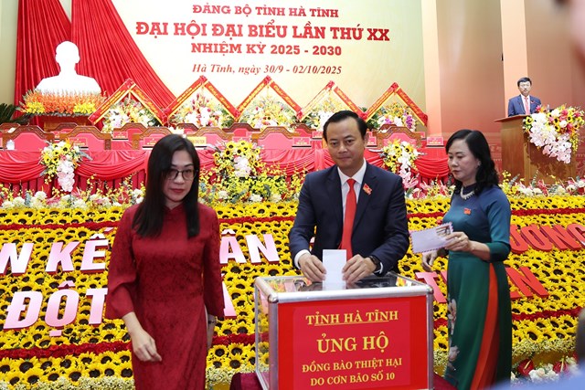 Tại Đại hội Đảng bộ H&agrave; Tĩnh cũng ph&aacute;t động&nbsp;lời k&ecirc;u gọi ủng hộ, gi&uacute;p đỡ người d&acirc;n bị thiệt hại
