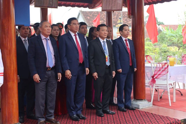 Đoàn đại biểu tỉnh Hà Tĩnh đã tổ chức lễ dâng hương tại Nhà thờ Hoàng giáp Vũ Diệm