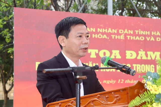 &Ocirc;ng Nguyễn C&ocirc;ng Th&agrave;nh, Ph&oacute; Gi&aacute;m đốc Sở VH-TT&amp;DL H&agrave; Tĩnh ph&aacute;t biểu khai mạc