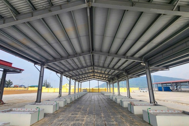 Cảng c&aacute; hoạt động gi&uacute;p th&uacute;c đẩy c&aacute;c dịch vụ hậu cần nghề c&aacute;, tạo th&ecirc;m việc l&agrave;m cho lao động địa phương.