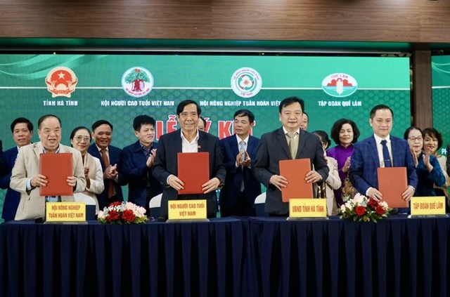 C&aacute;c đơn vị k&yacute; kết bi&ecirc;n bản hợp t&aacute;c ph&aacute;t triển n&ocirc;ng nghiệp hữu cơ &ndash; tuần ho&agrave;n giai đoạn 2025&ndash;2030