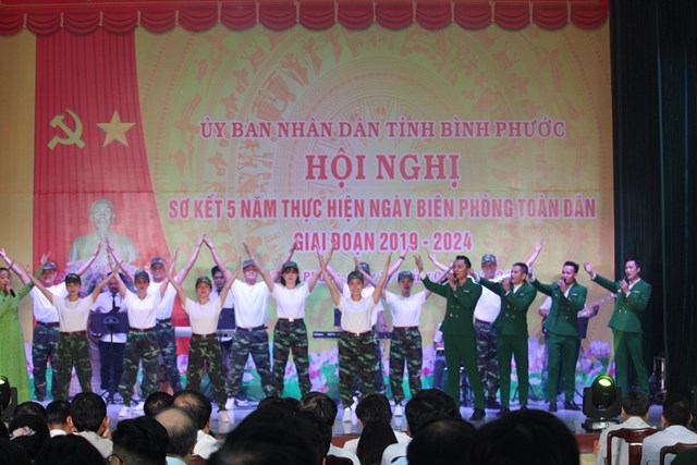 B&#236;nh Phước: Sơ kết 5 năm thực hiện “Ng&#224;y bi&#234;n ph&#242;ng to&#224;n d&#226;n” giai đoạn 2019 - 2024 - Ảnh 2