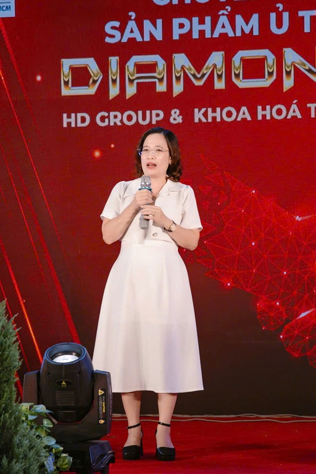 Tiến sĩ Hồng Anh &ndash; Gi&aacute;o vi&ecirc;n Khoa H&oacute;a, Trường Đại học C&ocirc;ng Thương TP.HCM(HUIT)