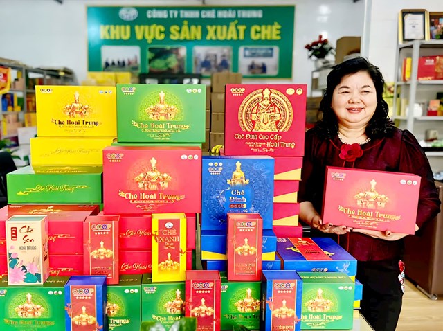 B&agrave; B&ugrave;i Thị M&atilde;o &ndash; Gi&aacute;m đốc C&ocirc;ng ty TNHH Ch&egrave; Ho&agrave;i Trung