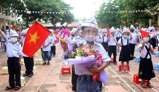 Học sinh trường Tiểu học Kim Đức (th&agrave;nh phố Việt Tr&igrave;) tổ chức lễ khai giảng đặc biệt năm học 2021 - 2022.