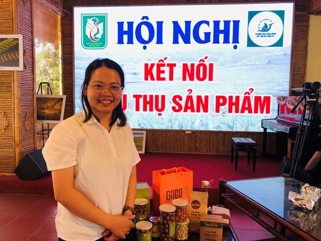 Chị Hồng &Acirc;n &ndash; Gi&aacute;m đốc C&ocirc;ng ty TNHH sản xuất thương mại Hồng &Acirc;n