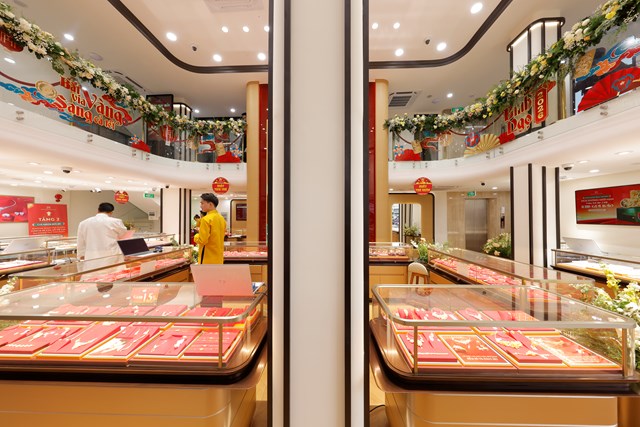 Khai trương cửa hàng lớn nhất của Bảo Tín Mạnh Hải tại TP.HCM: Định chuẩn trải nghiệm vàng 24K giữa lòng Quận 1 - Ảnh 3