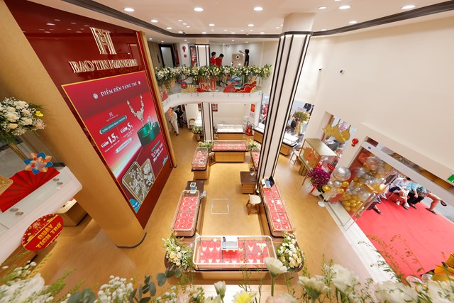 Khai trương cửa hàng lớn nhất của Bảo Tín Mạnh Hải tại TP.HCM: Định chuẩn trải nghiệm vàng 24K giữa lòng Quận 1 - Ảnh 4