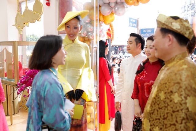 Khai trương cửa hàng lớn nhất của Bảo Tín Mạnh Hải tại TP.HCM: Định chuẩn trải nghiệm vàng 24K giữa lòng Quận 1 - Ảnh 13