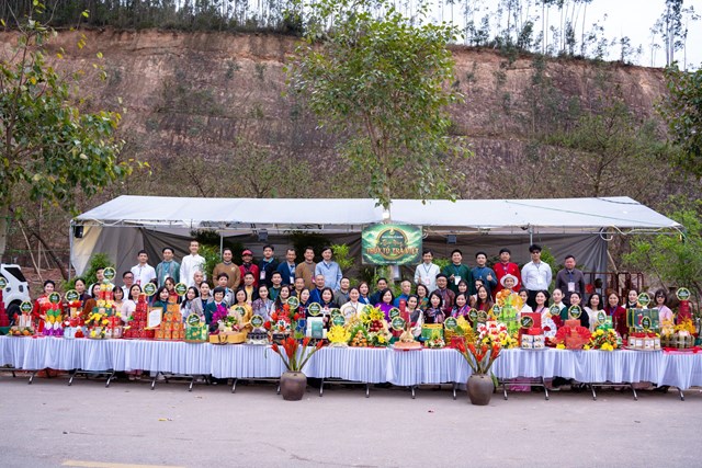 Nghi lễ d&acirc;ng tr&agrave; tri &acirc;n Thần N&ocirc;ng được tổ chức trang trọng tại Cẩm L&yacute;, nhằm t&ocirc;n vinh vị thủy tổ của c&acirc;y tr&agrave; v&agrave; khơi dậy cội nguồn văn h&oacute;a tr&agrave; Việt.