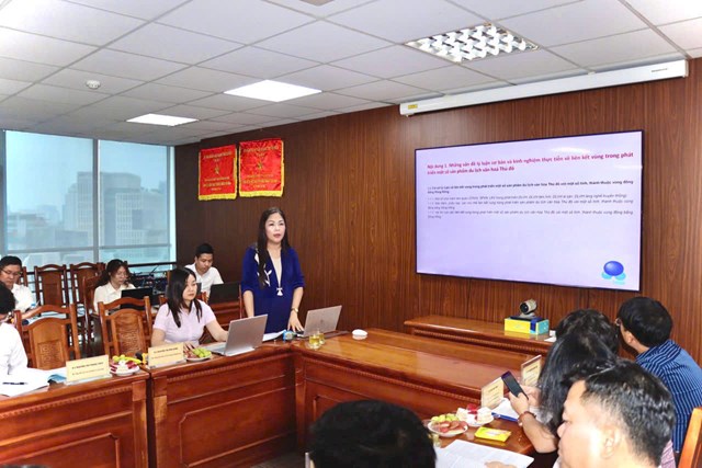 TS. Đỗ Thị V&acirc;n Li&ecirc;n (Chủ nhiệm đề t&agrave;i) tr&igrave;nh b&agrave;y đề dẫn Hội thảo