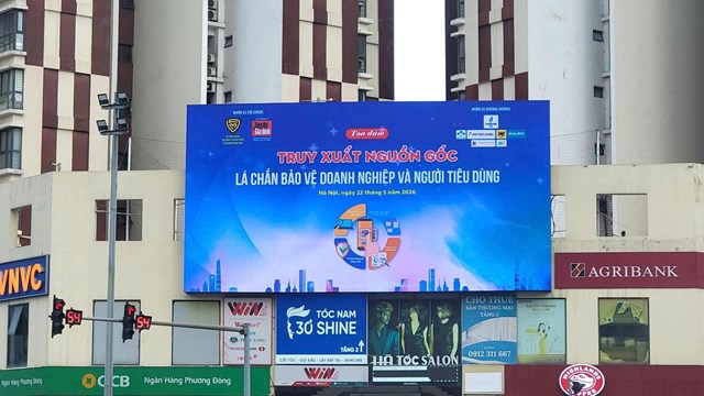 Toạ đ&agrave;m &ldquo;Truy xuất nguồn gốc &ndash; L&aacute; chắn bảo vệ doanh nghiệp v&agrave; người ti&ecirc;u d&ugrave;ng được giới thiệu tr&ecirc;n hệ thống quảng c&aacute;o Led ở c&aacute;c tuyến phố ch&iacute;nh của H&agrave; Nội thu h&uacute;t ch&uacute; &yacute; người d&acirc;n.