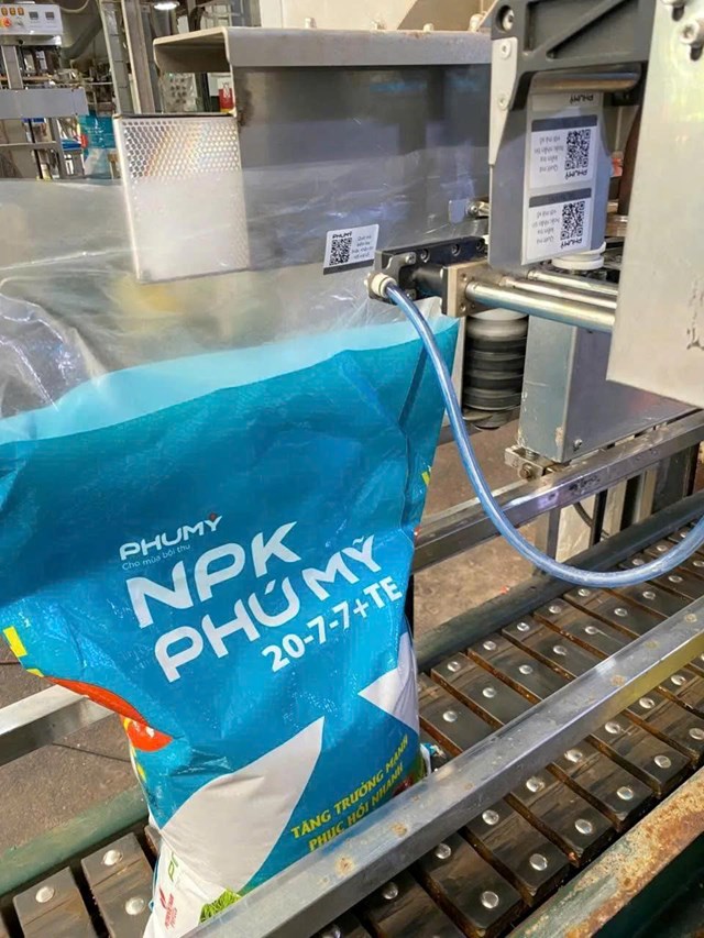 Sản phầm NPK của PVFCCo d&ugrave;ng chip để truy xuất nguồn gốc.