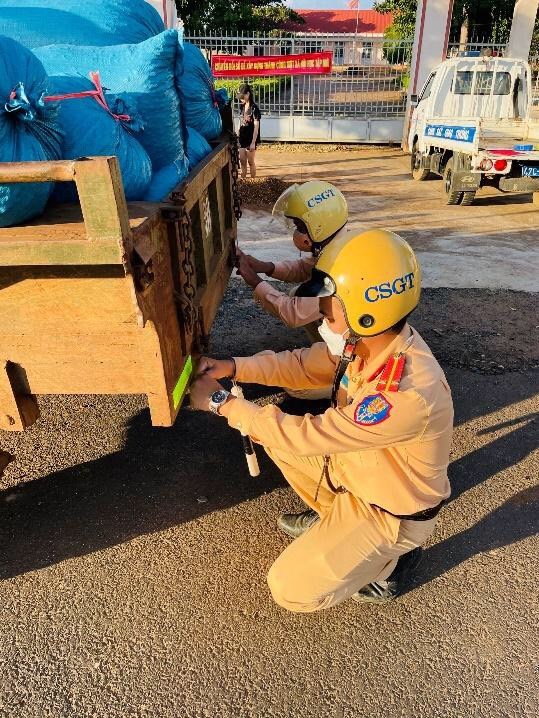 C&#244;ng an huyện Kr&#244;ng Ana: Tăng cường thực hiện c&#225;c giải ph&#225;p ph&#242;ng ngừa, giảm thiểu tai nạn giao th&#244;ng li&#234;n quan đến xe m&#225;y c&#224;y - Ảnh 2