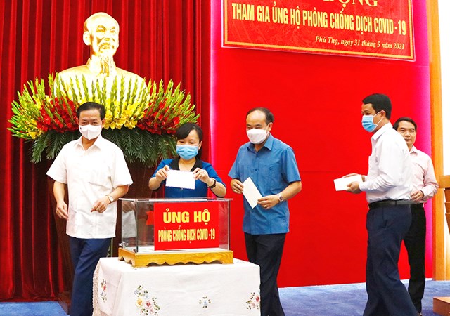 Tại buổi phát động, Văn phòng Tỉnh ủy và các Ban xây dựng Đảng đã quyên góp, ủng hộ được tổng số tiền 105 triệu đồng.