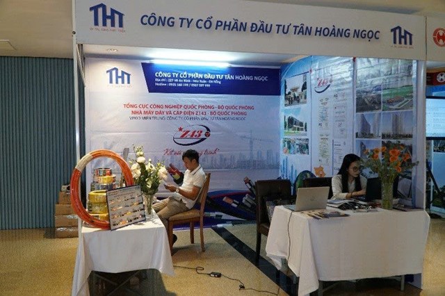 Khu vực giới thiệu sản phẩm v&agrave; c&ocirc;ng nghệ của c&aacute;c đơn vị tham gia triển l&atilde;m tại Hội nghị