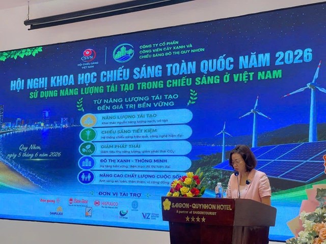 B&agrave; Đặnng Thị Anh Thư, P. Cục trưởng Cục Hạ tầng Bộ XD ph&aacute;t biểu tại Hội nghị
