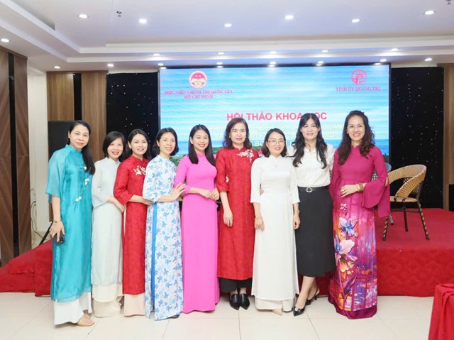 C&aacute;c đại biểu chụp ảnh lưu niệm&nbsp;(Nguồn ảnh: Cường Ruby)
