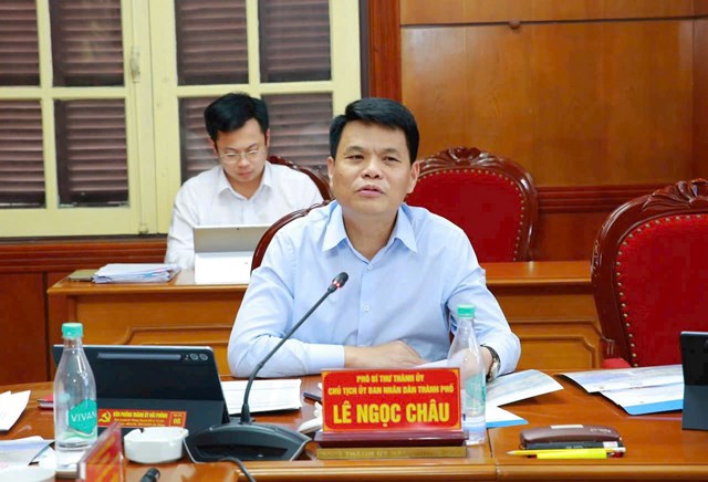 Đồng ch&iacute; L&ecirc; Ngọc Ch&acirc;u, Ph&oacute; B&iacute; thư Th&agrave;nh ủy, Chủ tịch UBND th&agrave;nh phố chia sẻ tại Hội nghị