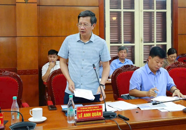 Đồng ch&iacute;&nbsp;L&ecirc; Anh Qu&acirc;n, Ủy vi&ecirc;n Ban Thường vụ Th&agrave;nh ủy, Ph&oacute; Chủ tịch Thường trực UBND th&agrave;nh phố&nbsp;chia sẻ tại Hội nghị